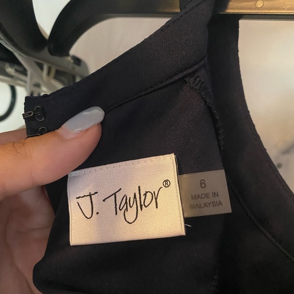 Off the shoulder dress - Picture 3 of 3